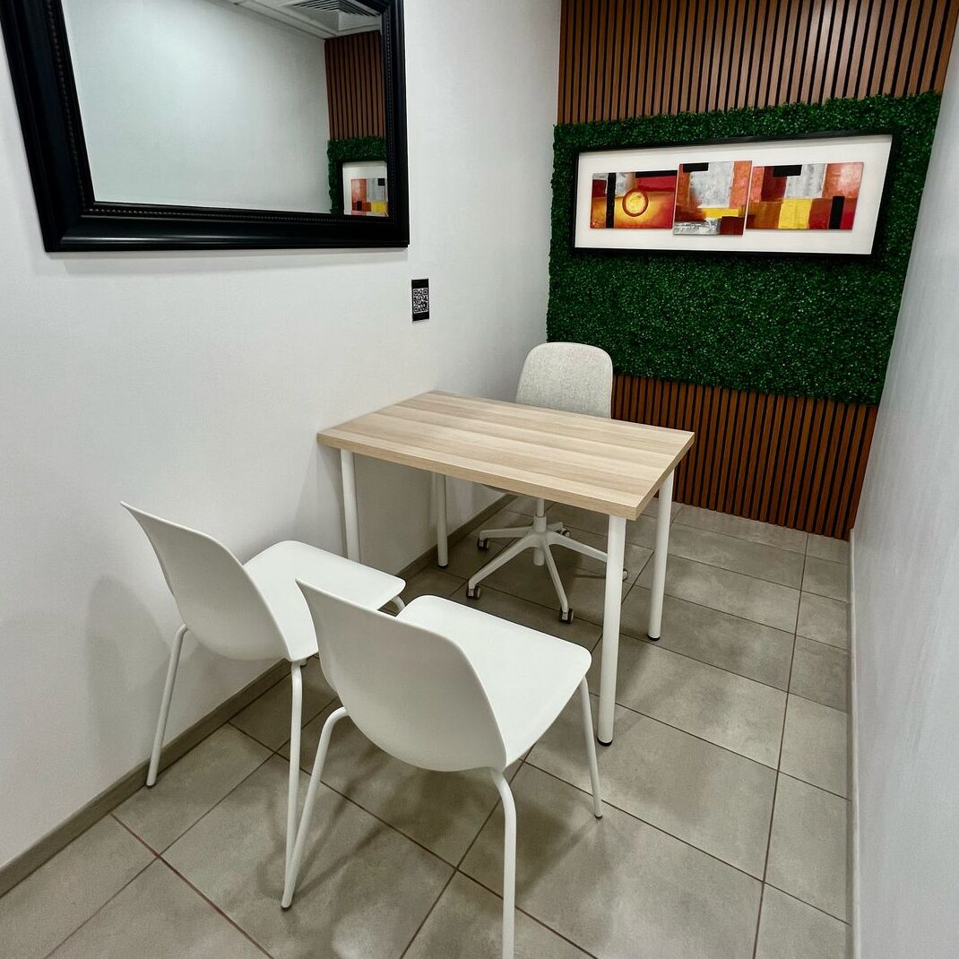 Oficina privada acogedora y profesional
